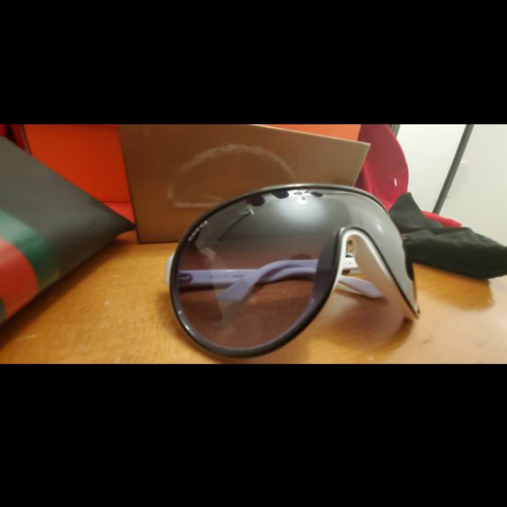 Gucci - Picture 3 of 6